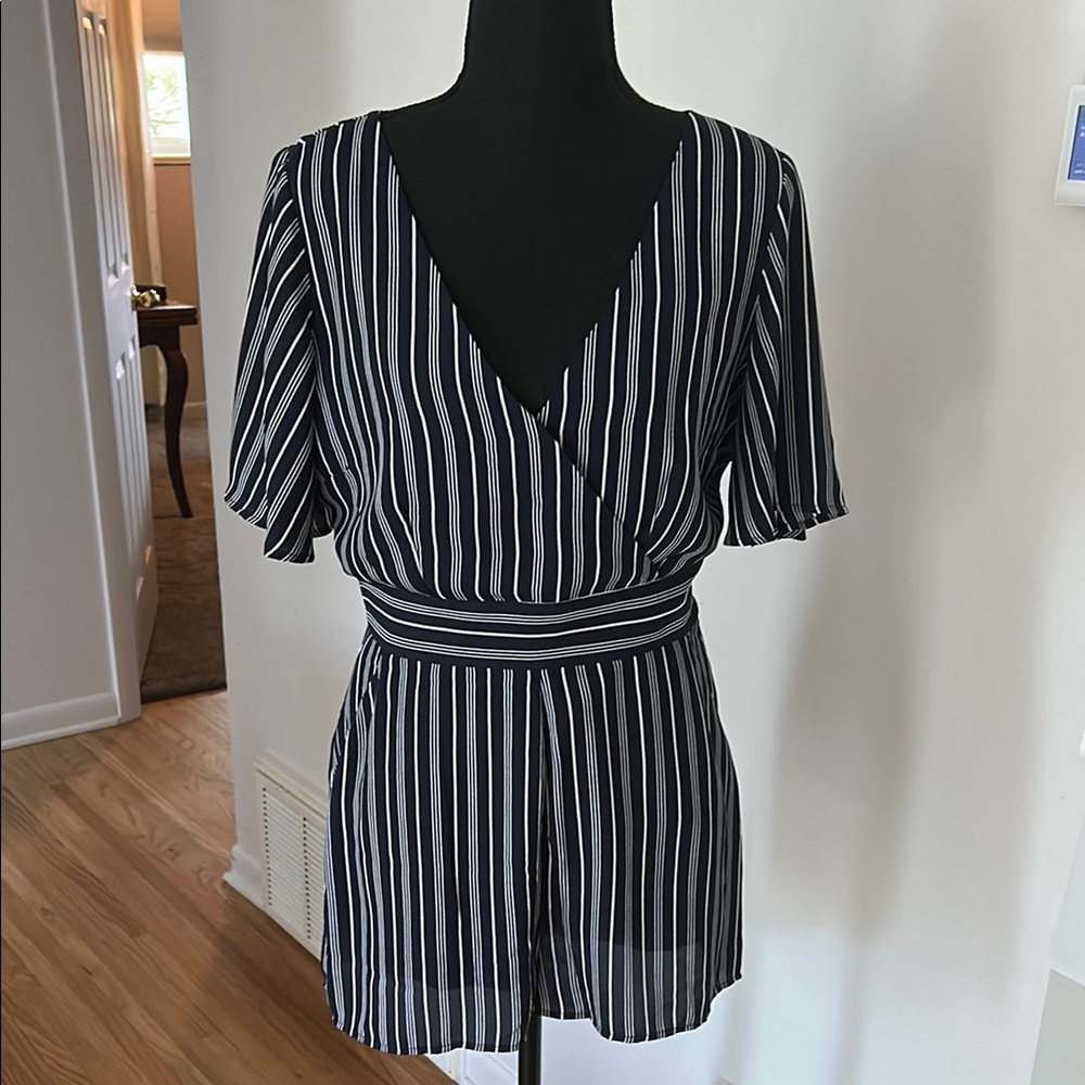 BB Dakota navy and white striped short sleeve romper s 4. Fully lined & pockets - Picture 3 of 10